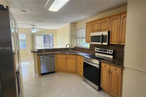 2957 Oak Park Cir # 1, Davie FL 33328