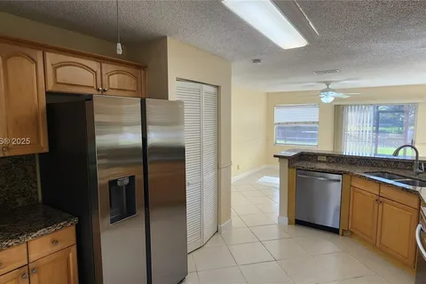 2957 Oak Park Cir # 1, Davie FL 33328