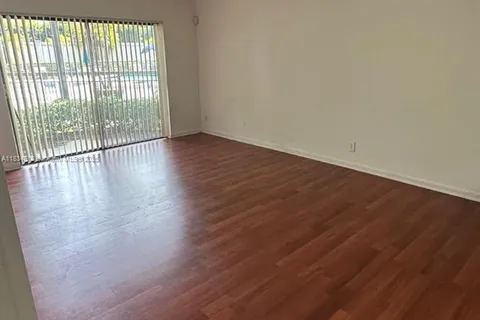 8290 Lake Dr # 124, Doral FL 33166