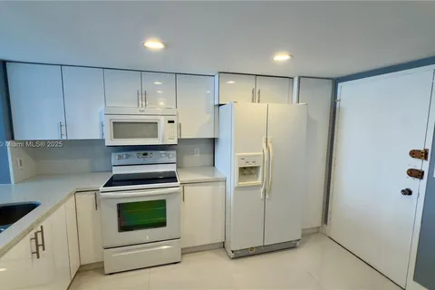 1351 NE Miami Gardens Dr # 422E, Miami FL 33179