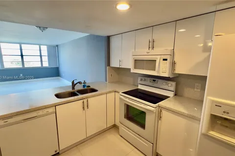 1351 NE Miami Gardens Dr # 422E, Miami FL 33179