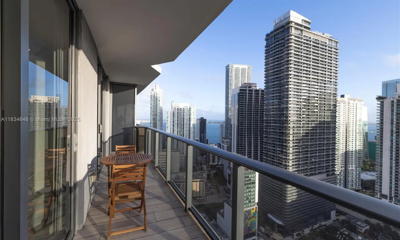 55 SW 9th St # 3404, Miami FL 33130