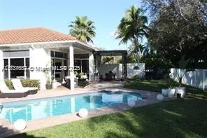 2524 Bay Pointe Ct, Weston FL 33327