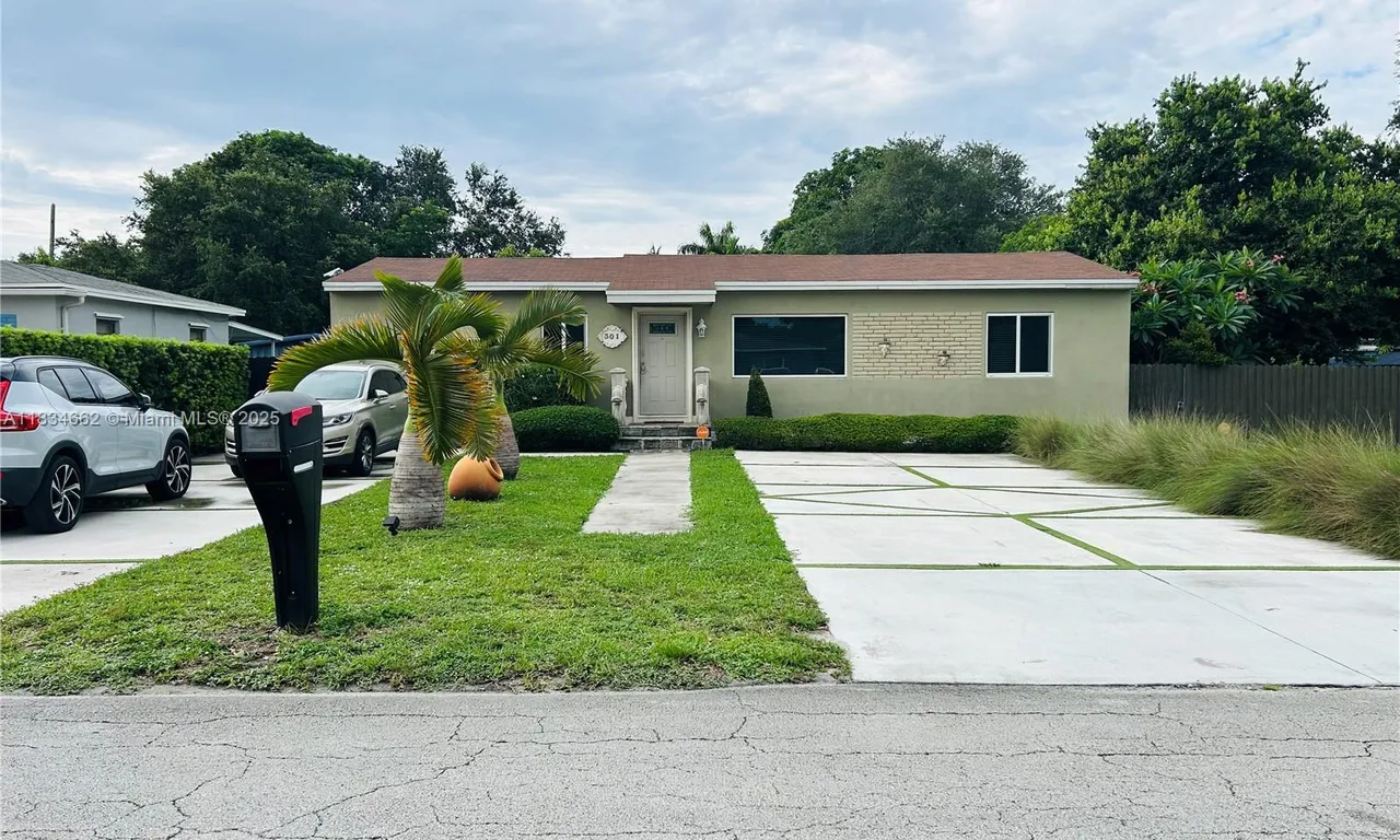 301 NW 146th St, Miami FL 33168