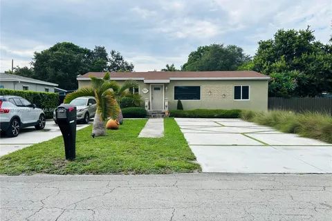 301 NW 146th St, Miami FL 33168