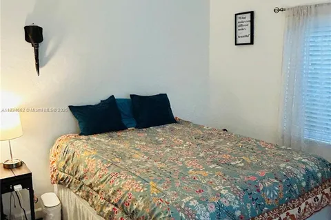 301 NW 146th St, Miami FL 33168