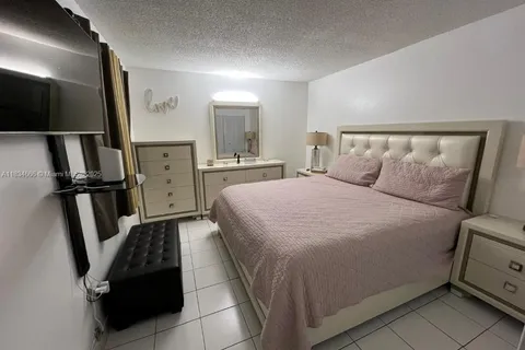 9370 W Flagler St # 104B, Miami FL 33174