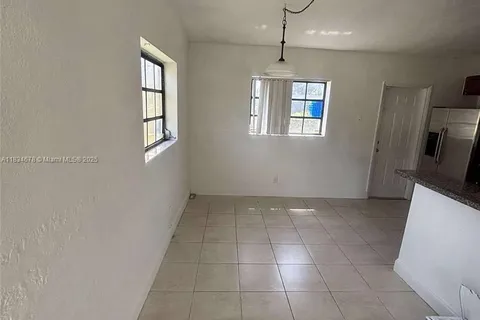 2325 Hope St, Hollywood FL 33020