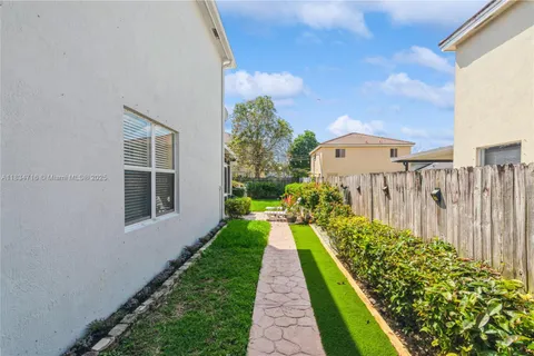 3076 SE 4th Ct, Homestead FL 33033