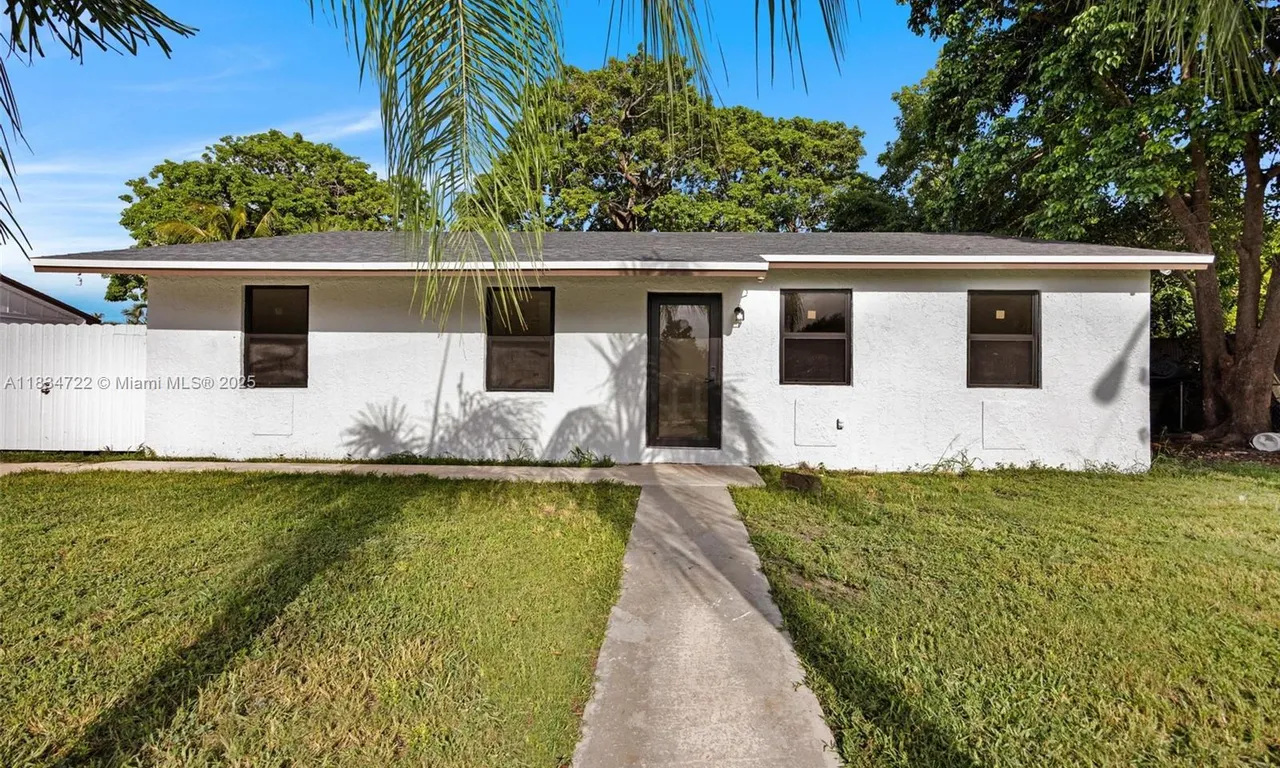 324 SW 16th Ter, Homestead FL 33030