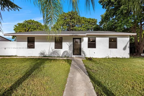 324 SW 16th Ter, Homestead FL 33030