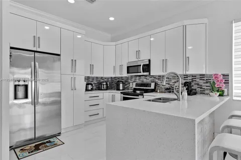 15535 SW 10th St # 15535, Miami FL 33194