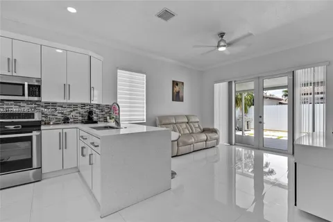 15535 SW 10th St # 15535, Miami FL 33194