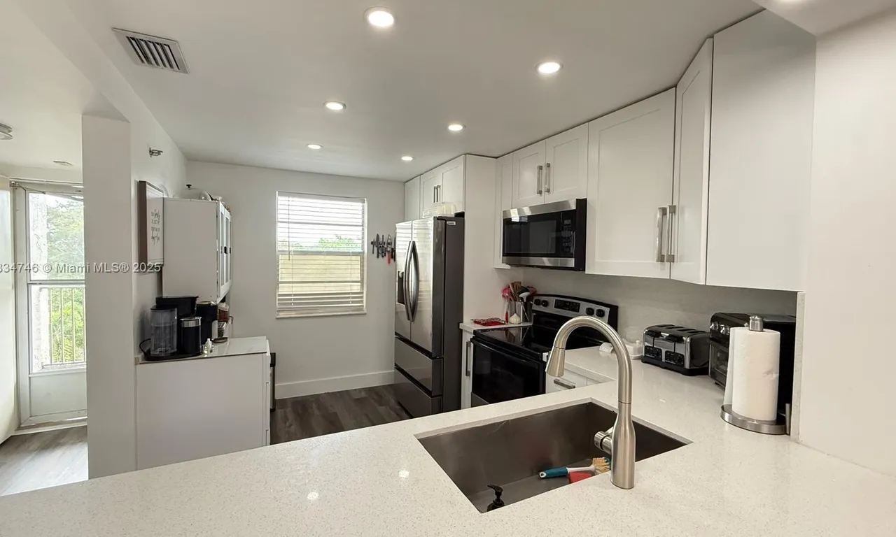 3910 Inverrary Blvd # B, Lauderhill FL 33319