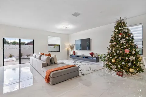 20960 NE 2nd Ct, Miami FL 33179