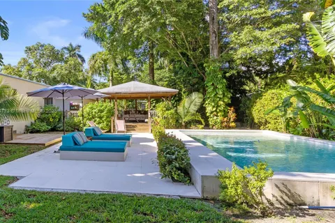 155 NW 86th St, El Portal FL 33150