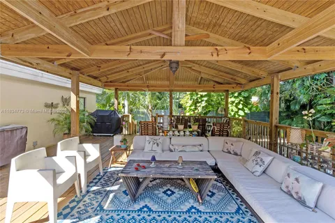 155 NW 86th St, El Portal FL 33150