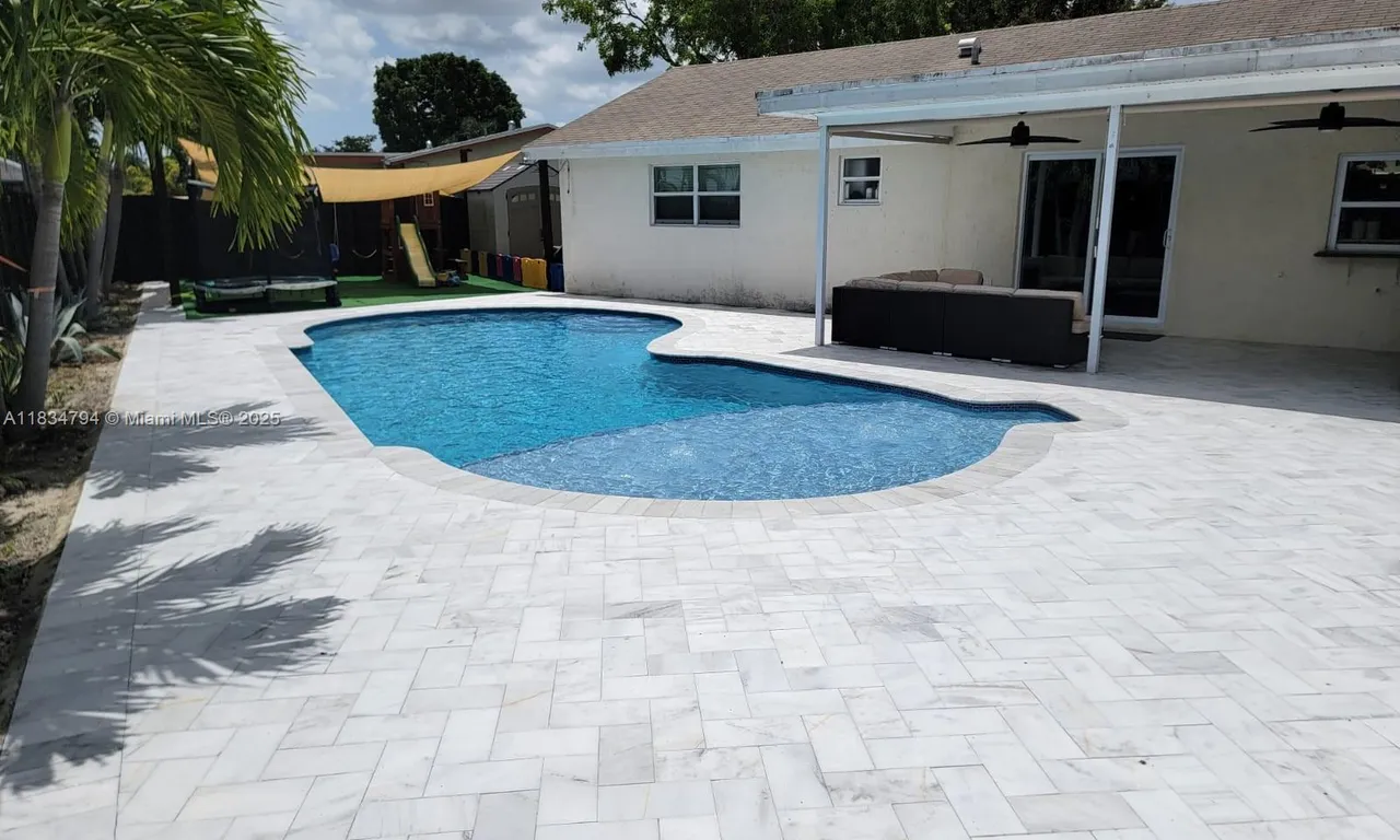 12041 NW 34th Pl, Sunrise FL 33323