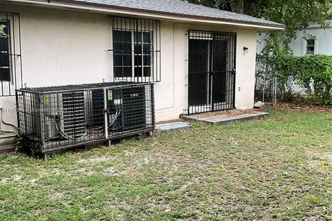 3430 NW 10th Ave # 2, Miami FL 33127
