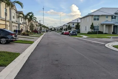 1063 Eucalyptus Dr # 0, Hollywood FL 33021