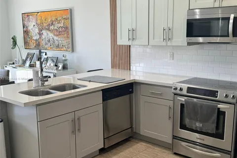 10400 NW 58th Ter, Doral FL 33178