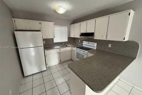 6278 W 22nd Ct # 14, Hialeah FL 33016