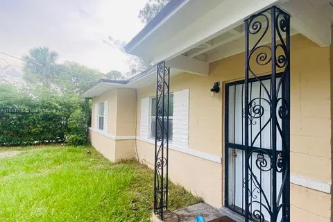 69 W 45 Street, Jacksonville FL 32208