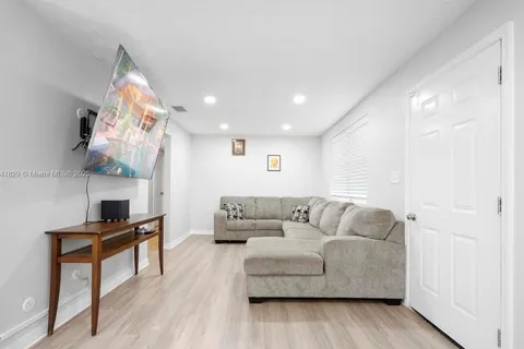 1274 Lake Shore Blvd, Jacksonville FL 32205