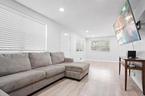 1274 Lake Shore Blvd, Jacksonville FL 32205