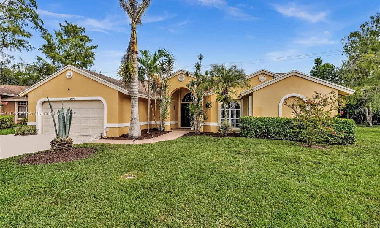 104 Oxford Ct, Royal Palm Beach FL 33411