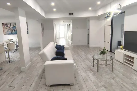 420 NE 90th St, El Portal FL 33138