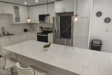 420 NE 90th St, El Portal FL 33138