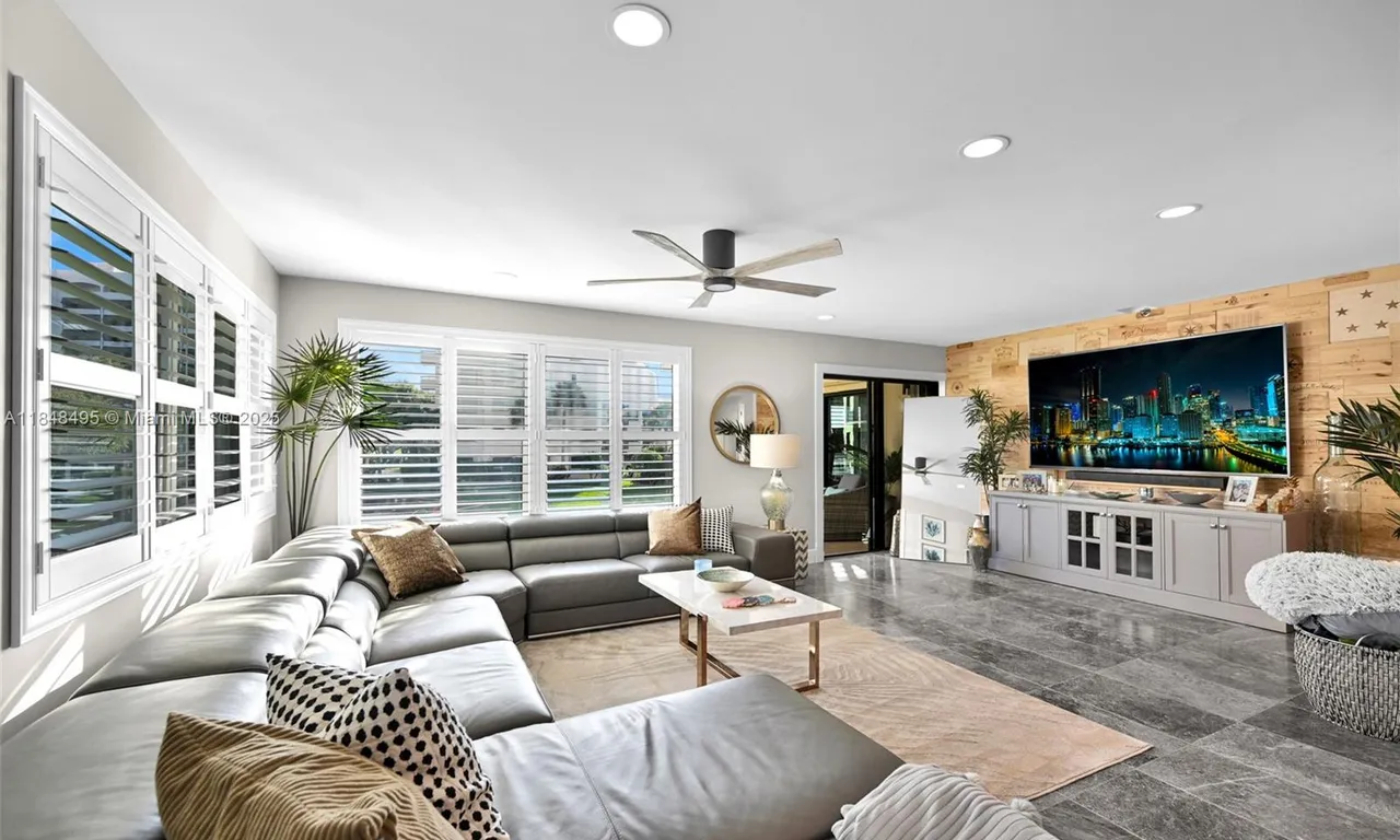 372 Golfview Rd # 201, North Palm Beach FL 33408