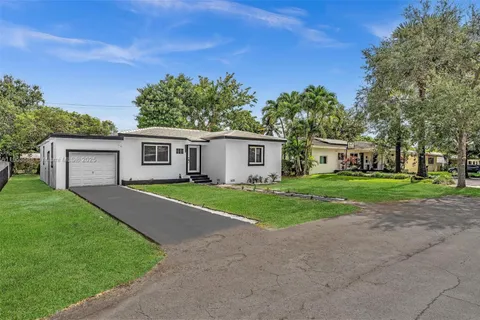 141 NW 89th St, El Portal FL 33150