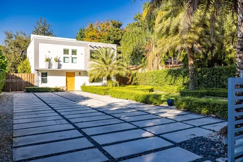 275 NE 89th St, El Portal FL 33138