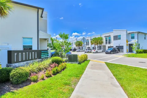 3506 Joshua Tree St, Palm Springs FL 33461