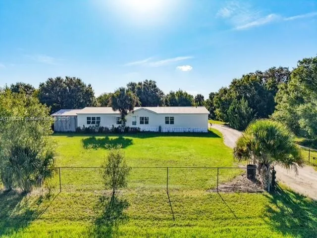 1320 Seminole Ave, Other City - In The State Of Florida FL 33935