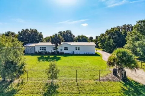 1320 Seminole Ave, Other City - In The State Of Florida FL 33935
