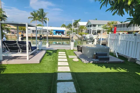 160 10th St, Marathon FL 33051