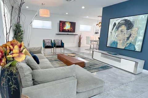 200 NW 86th St, El Portal FL 33150