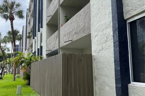 10000 NW 80th Ct # 2166, Hialeah Gardens FL 33016