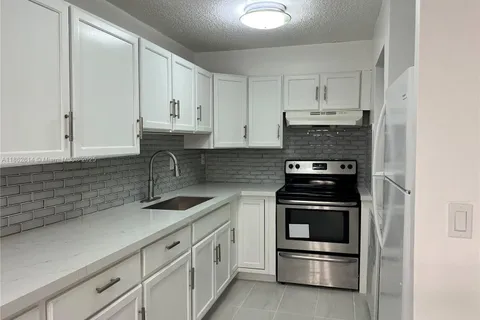 10000 NW 80th Ct # 2166, Hialeah Gardens FL 33016