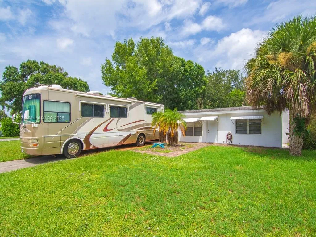 1650 5 Ave, Vero Beach FL 32960