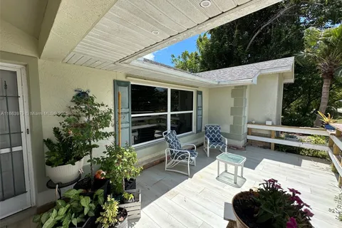 201 Poinciana St, Sebastian FL 32958