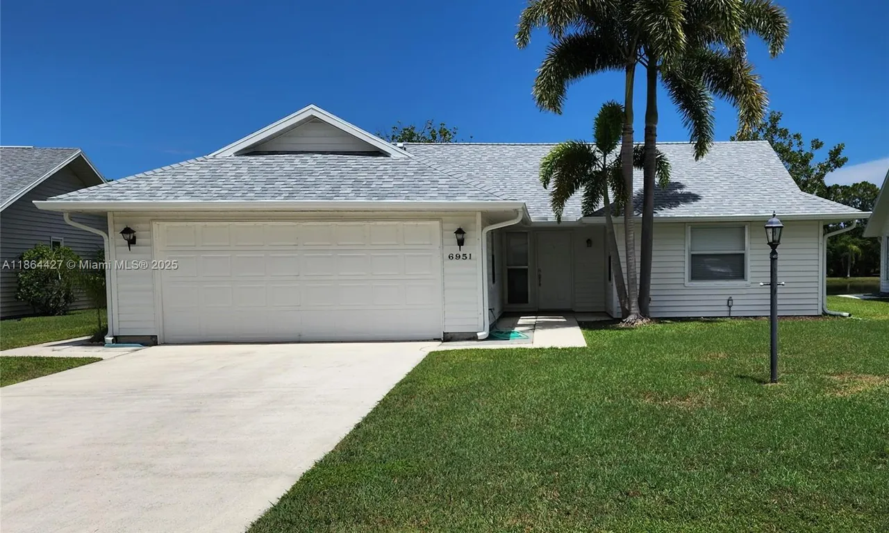 6951 SE Lillian Ct, Stuart FL 34997