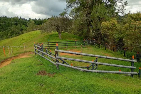 MUNICIPIO DE GUARNE, FL 2563