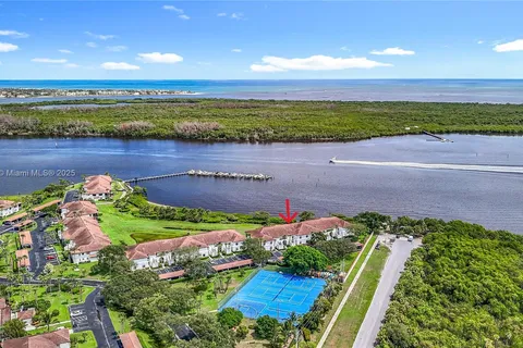6082 SE Landing Way # 11, Stuart FL 34997