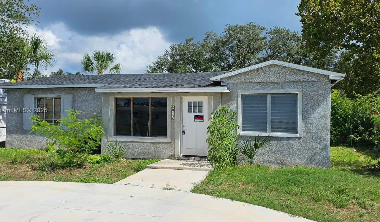 811 40 AVE NE, St Petersburg FL 33703