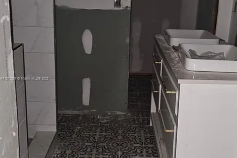 811 40 AVE NE, St Petersburg FL 33703