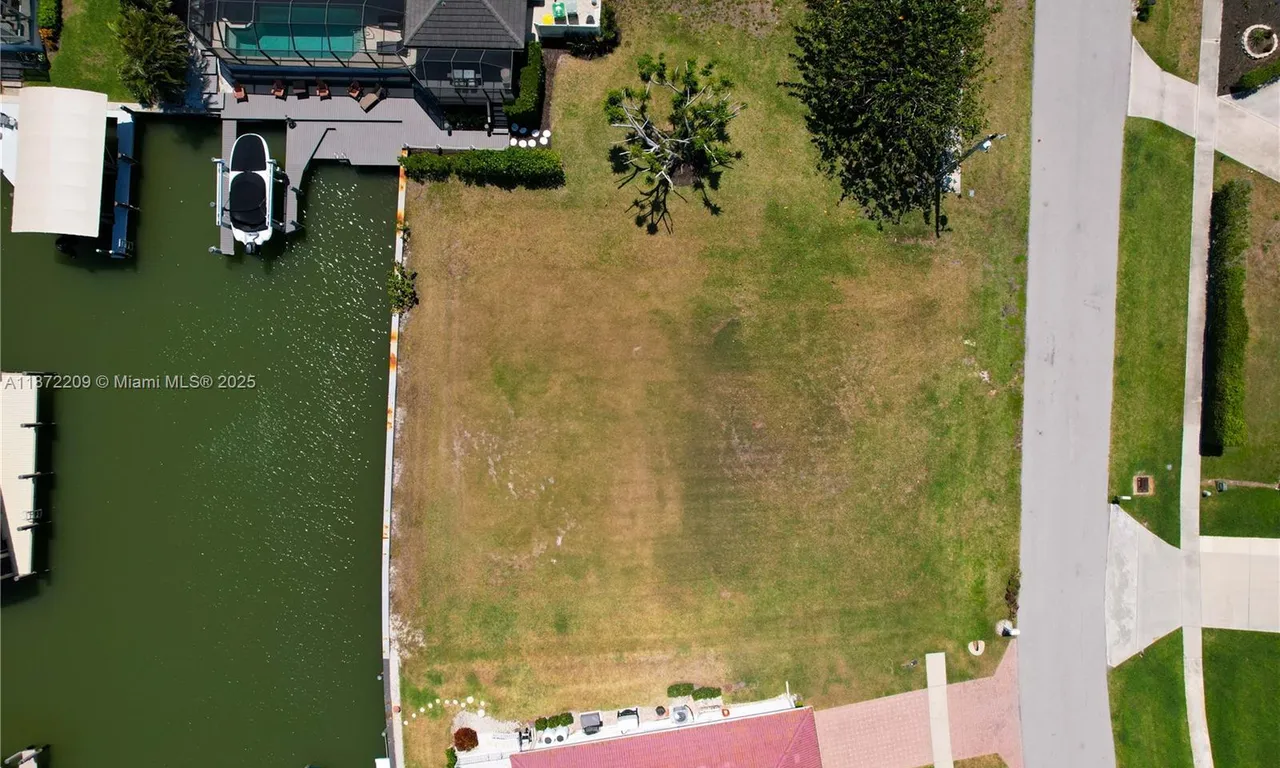 903 Juniper Ct, Marco Island FL 34145